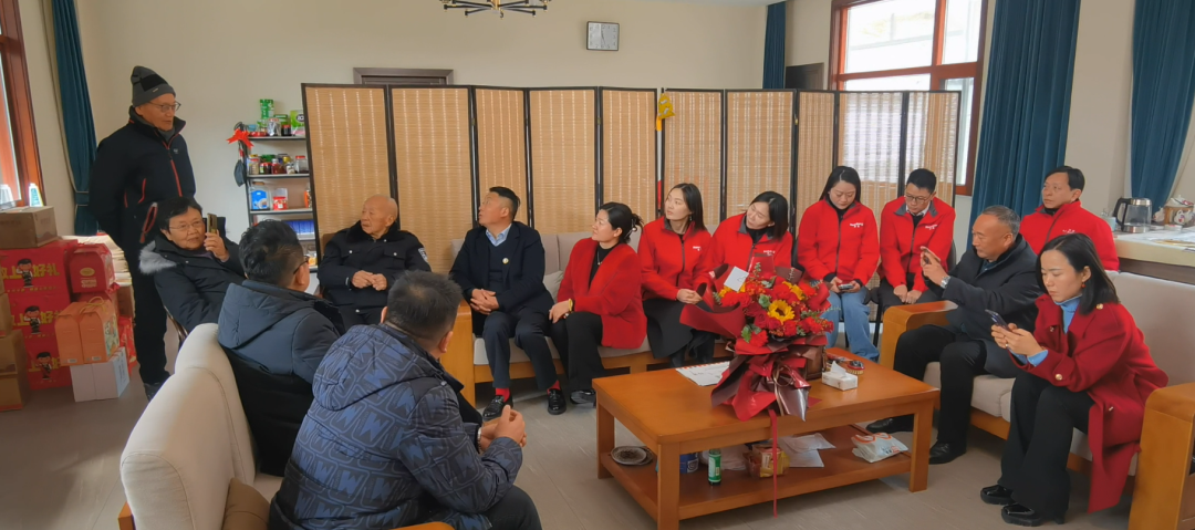 昊東公司一行看望胡正先老紅軍，聆聽那段可歌可泣的英雄歷史